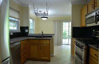 328 Enclave Ln in Bedminster, NJ - Building Photo - Building Photo