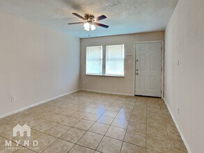 15216 Wickbriar Dr in Houston, TX - Foto de edificio - Building Photo