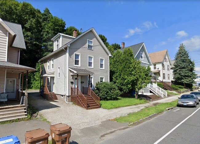 298 Howe Ave, Unit 2nd Floor in Shelton, CT - Foto de edificio - Building Photo