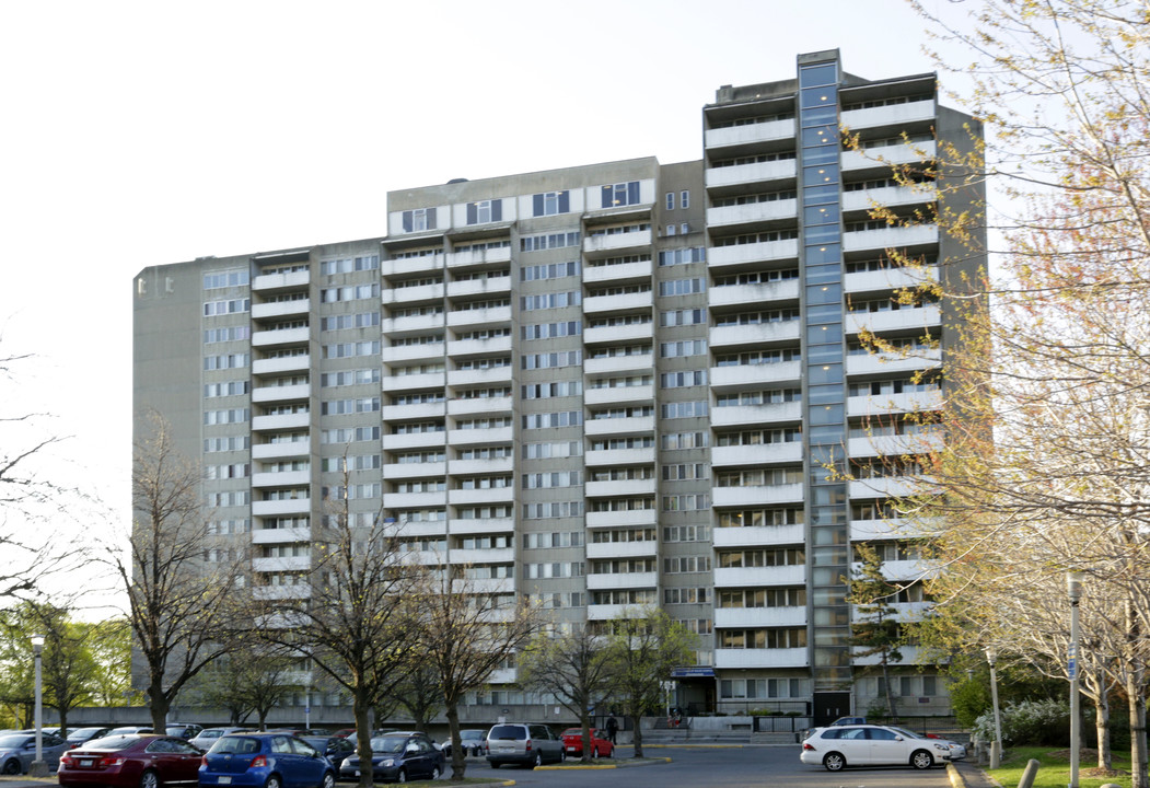 Prince of Wales Complex in Ottawa, ON - Building Photo