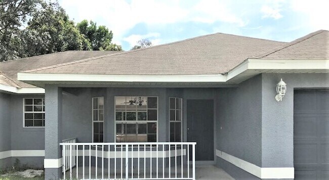 2041 Escobar Ave in Spring Hill, FL - Building Photo - Building Photo
