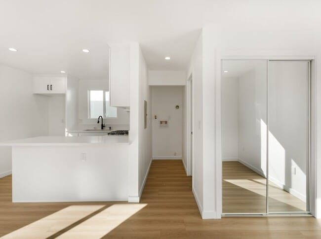 2240 Burnside Ave in Los Angeles, CA - Building Photo - Building Photo