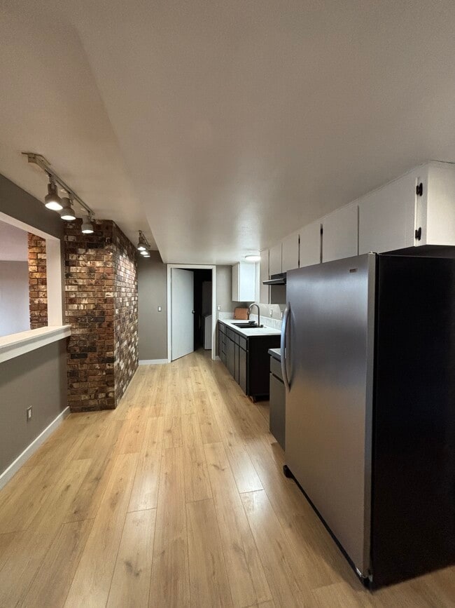 201 SW 4th St, Unit 2 in Troutdale, OR - Building Photo - Building Photo