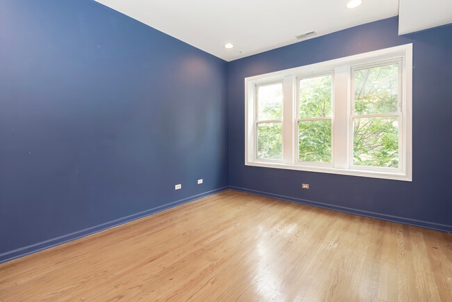 2717 N Sawyer Ave in Chicago, IL - Building Photo - Building Photo