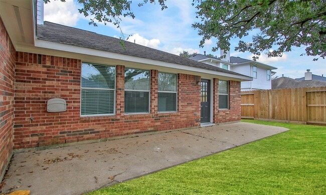 property at 2414 Cres Hollow Ct