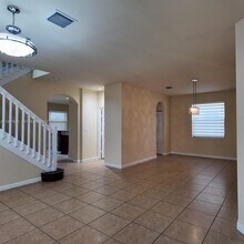 8618 W 33rd Ave in Hialeah, FL - Building Photo - Building Photo