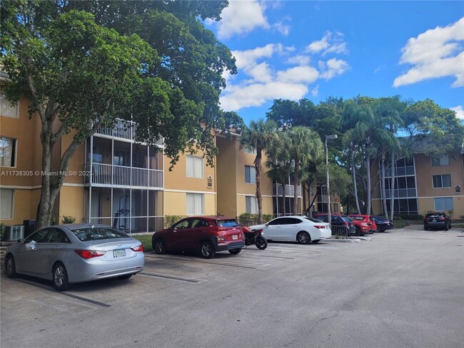 4035 W McNab Rd in Pompano Beach, FL - Building Photo - Building Photo