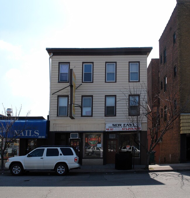 279 Glenwood Ave in Bloomfield, NJ - Building Photo - Building Photo