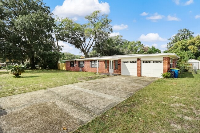 property at 5761 Lake Lucina Dr S