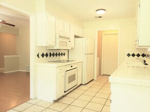 1325 E Brooks St in Norman, OK - Building Photo - Building Photo