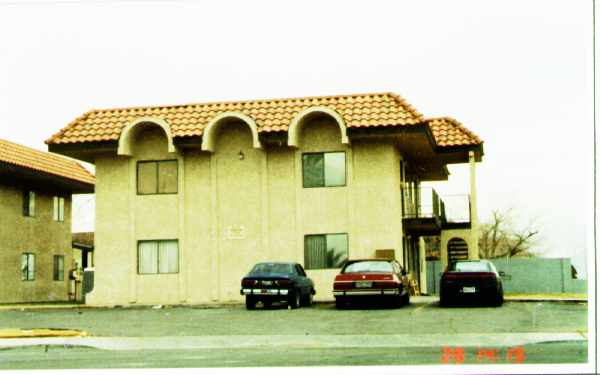 2412-2432 N Walnut Rd in Las Vegas, NV - Foto de edificio - Building Photo