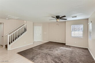 8208 W Wildwood Glen Dr in Las Vegas, NV - Building Photo - Building Photo