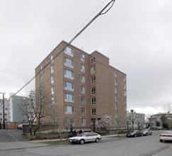 Americana Apartments in Seattle, WA - Building Photo - Building Photo