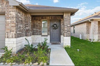 16684 Lonely Pines Dr in Conroe, TX - Building Photo - Building Photo