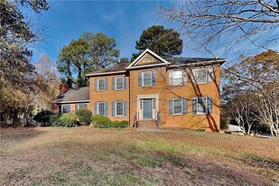 506 Daisy Nash Dr SW in Lilburn, GA - Building Photo