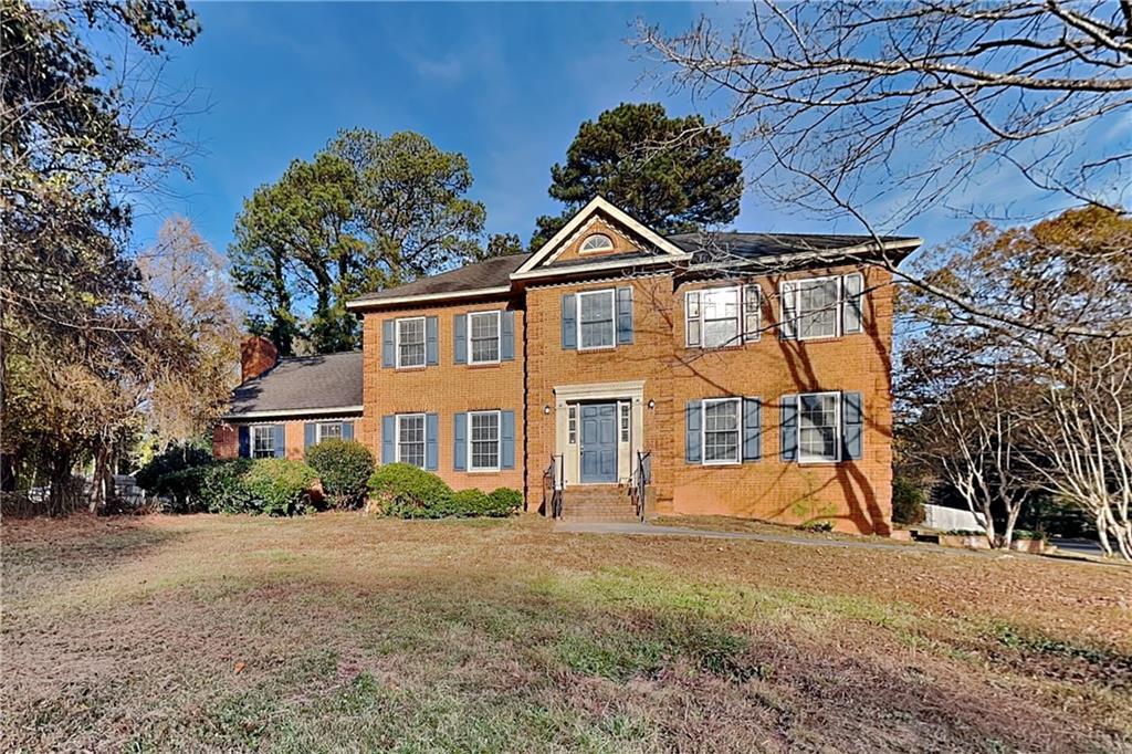 506 Daisy Nash Dr SW in Lilburn, GA - Building Photo