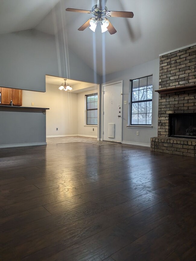 636 Ozark Ave in Burleson, TX - Building Photo - Building Photo