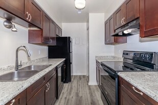 Woodbridge Place in Evansville, IN - Building Photo