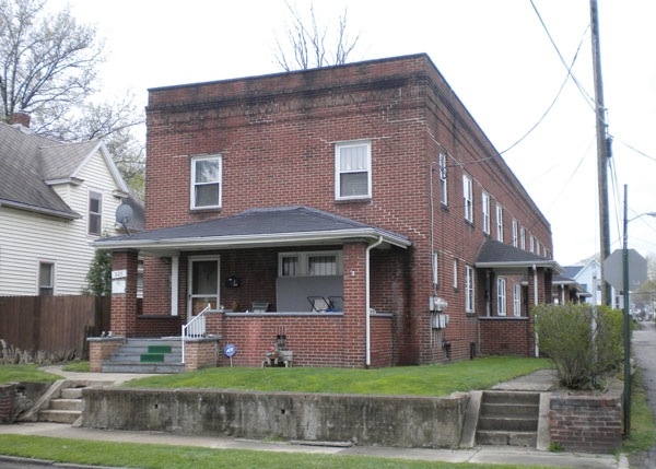 525 Smith Ave NW in Canton, OH - Foto de edificio