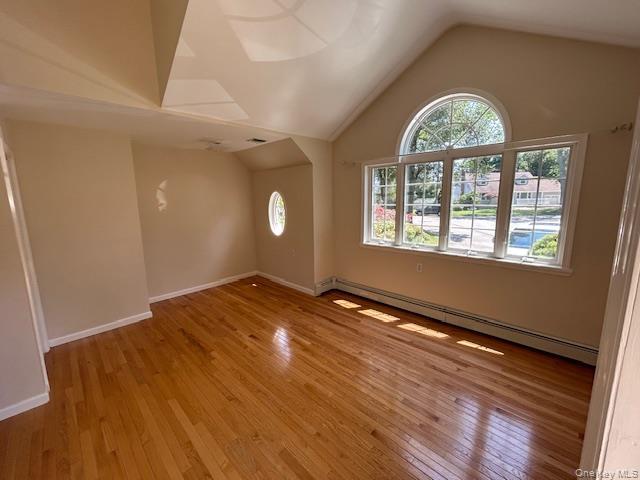 4 Orton Dr in East Northport, NY - Building Photo