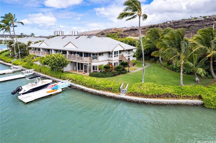 7007 Hawaii Kai Dr in Honolulu, HI - Foto de edificio