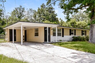 5816 Sonora Dr W in Jacksonville, FL - Building Photo - Building Photo
