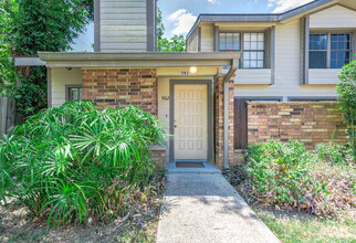200 Pecan Dr, Unit 502 in League City, TX - Foto de edificio - Building Photo