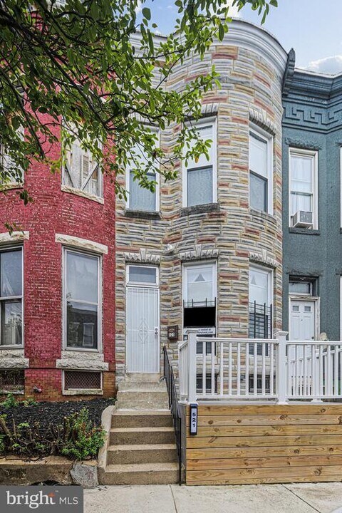 521 E 23rd St in Baltimore, MD - Building Photo