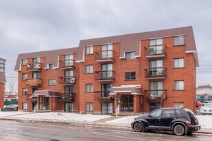 584 Ampère Av in Laval, QC - Building Photo