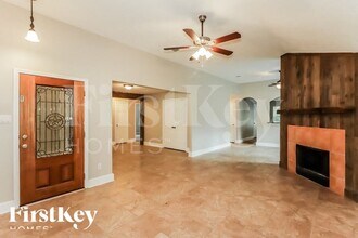 13029 Victoria Regina Dr in Montgomery, TX - Foto de edificio - Building Photo