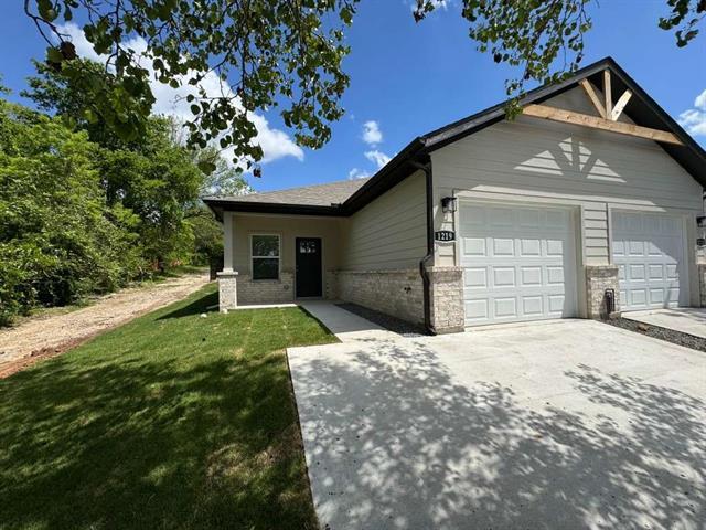 property at 1219 S Austin St