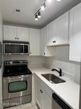 13703 Richmond Park Dr N in Jacksonville, FL - Foto de edificio - Building Photo