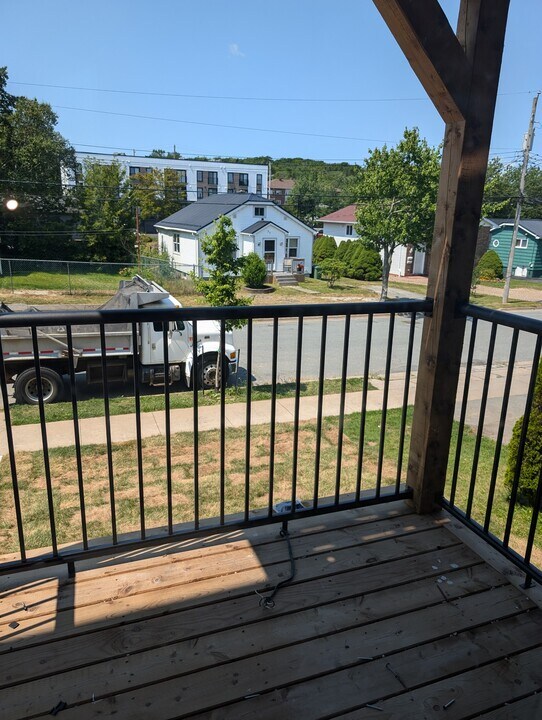 28 River Rd in Halifax, NS - Building Photo