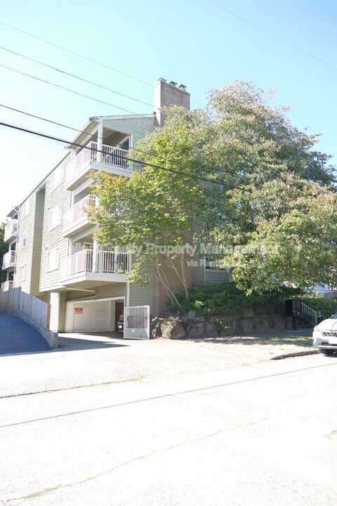 4317 Dayton Ave N in Seattle, WA - Building Photo