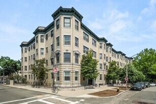 1427 Commonwealth Ave in Boston, MA - Building Photo