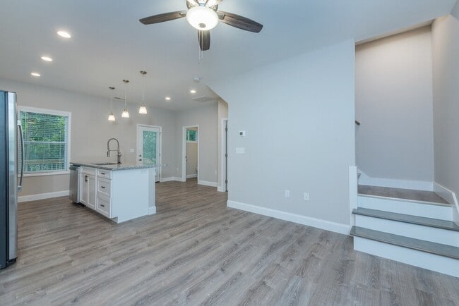 107 Owens Creek Rd in Asheville, NC - Building Photo - Building Photo