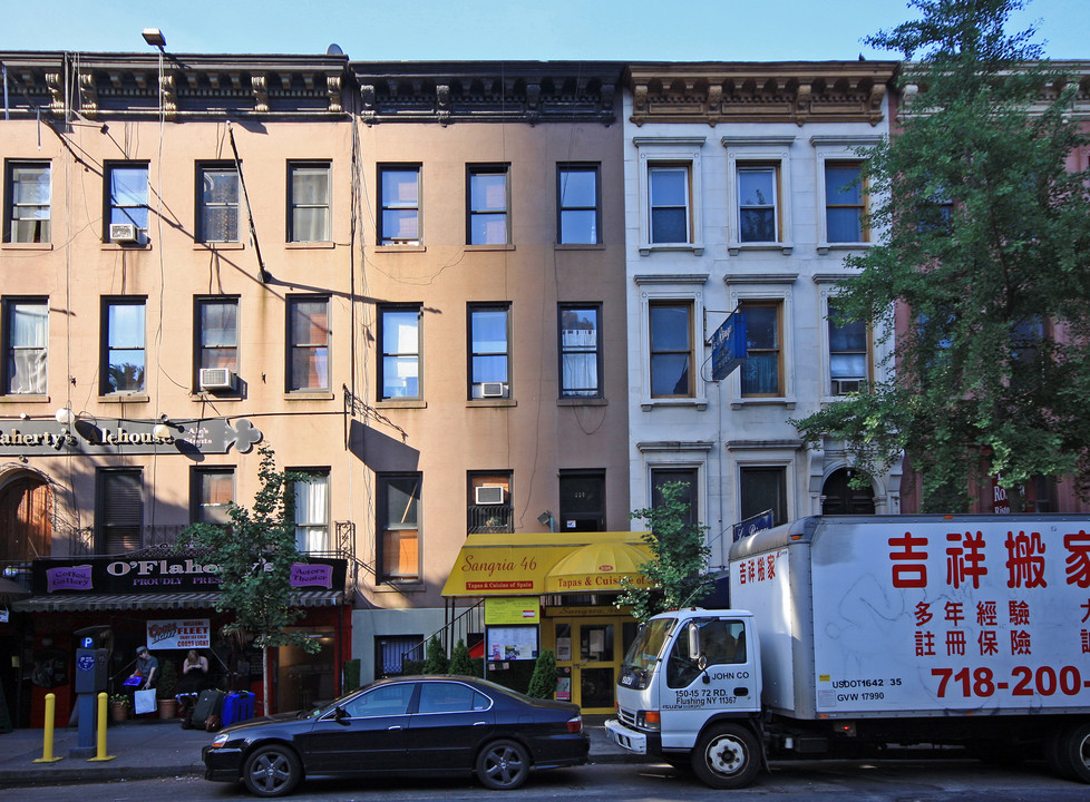 338 W 46th St in New York, NY - Foto de edificio