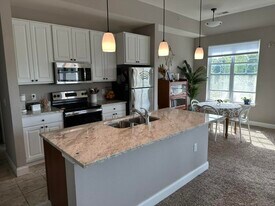 180 E Capitol Dr in Hartland, WI - Building Photo