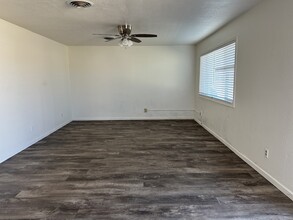 1007 1/2 W Avenue Q, Unit 1007 in Lovington, NM - Foto de edificio - Building Photo