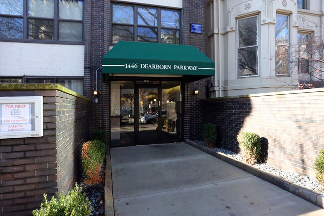 1446 N Dearborn St in Chicago, IL - Foto de edificio - Building Photo