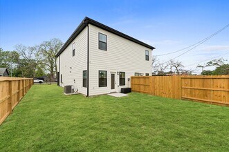 6904 Covington Dr in Houston, TX - Foto de edificio - Building Photo