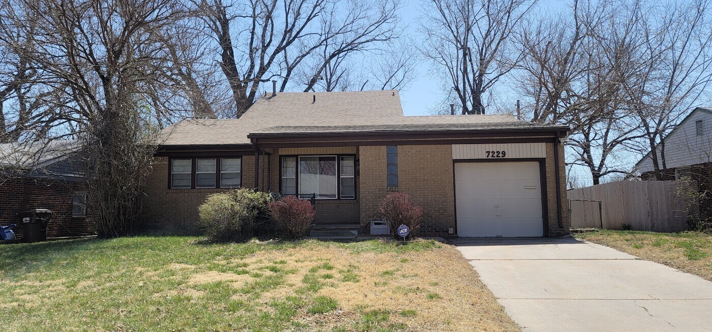 7229 E Morris St in Wichita, KS - Building Photo