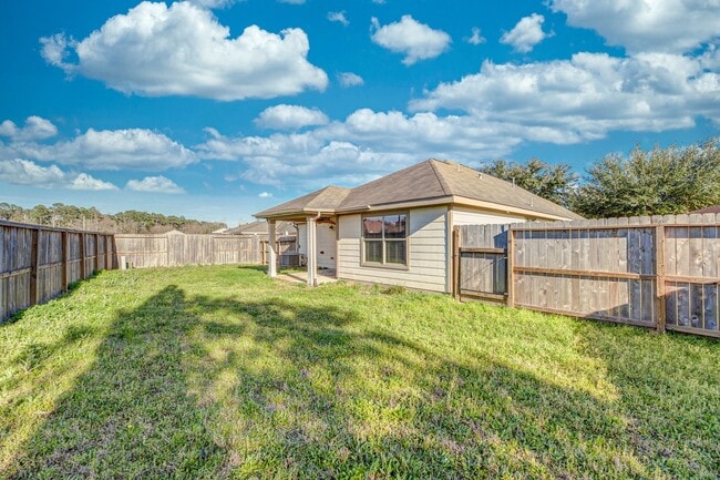 property at 16026 Arapaho Bend Ln