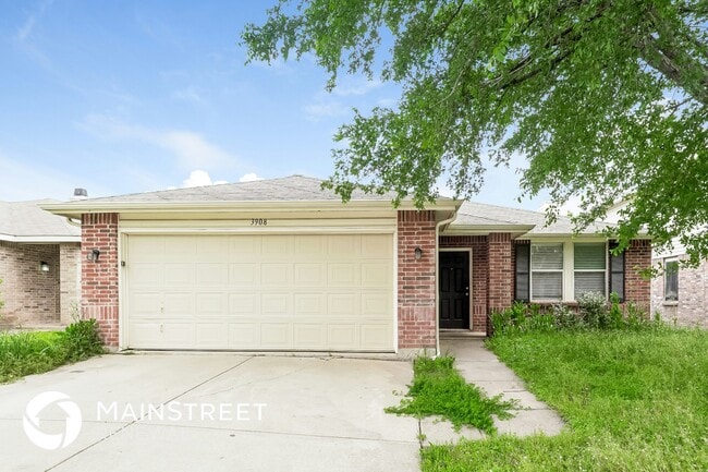 3908 Foxhound Ln