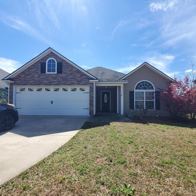 property at 4020 Glen Laurel Dr N