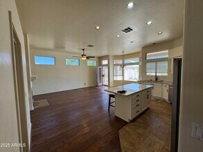 19231 N Coyote Lakes Pkwy in Surprise, AZ - Building Photo - Building Photo