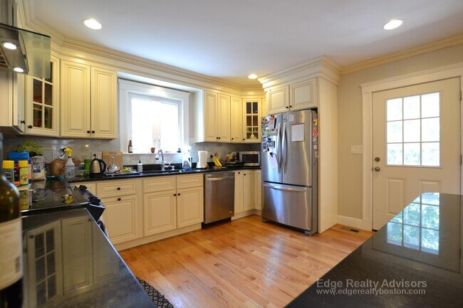 45 Windsor Rd in Brookline, MA - Building Photo - Building Photo