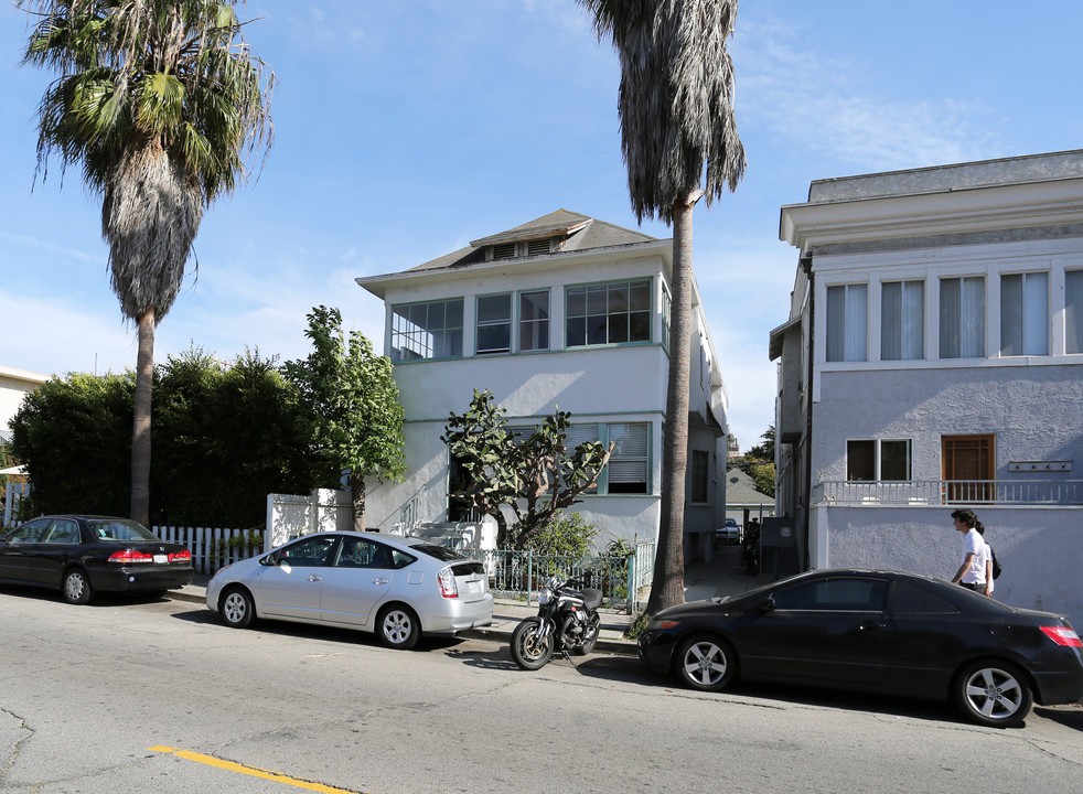 24 Rose Ave in Venice, CA - Foto de edificio