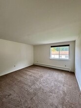 4 Losson Garden Dr in Cheektowaga, NY - Building Photo - Building Photo