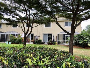 2233 Ensenada Terrace in Weston, FL - Foto de edificio - Building Photo